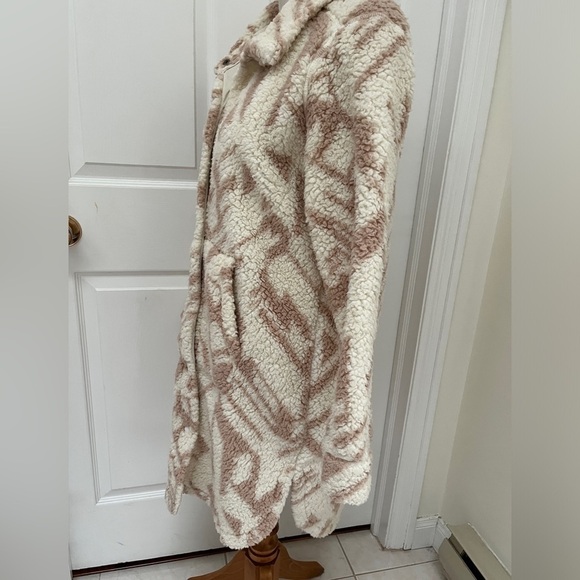 NWOT Liv Outdoor Sherpa coat size medium - Picture 5 of 10